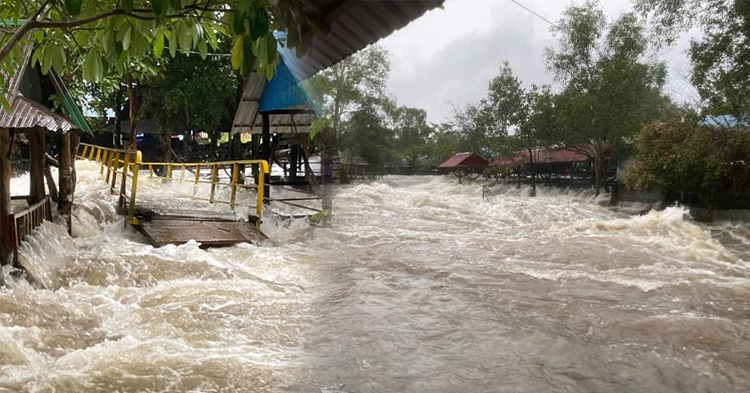  ក្ដៅៗ! ព្រឹកនេះនៅរមណីយដ្ឋានទឹកធ្លាក់ក្បាលឆាយ ខេត្តព្រះសីហនុ ទឹកឡើងខ្លាំង ហូរបោះពួយជន់លិចតូបក្បែរនោះគ្មានសល់